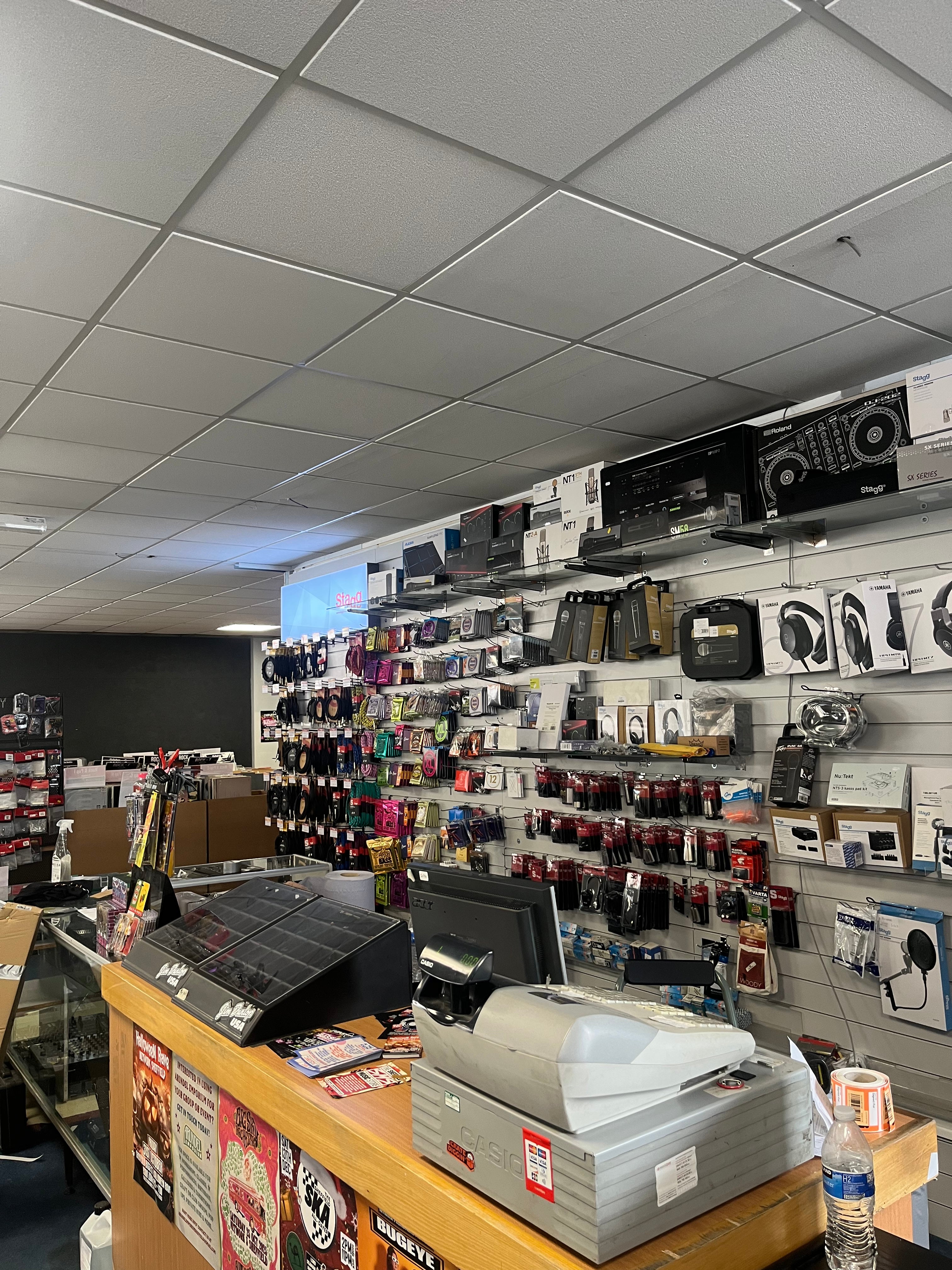 Guitar Store3